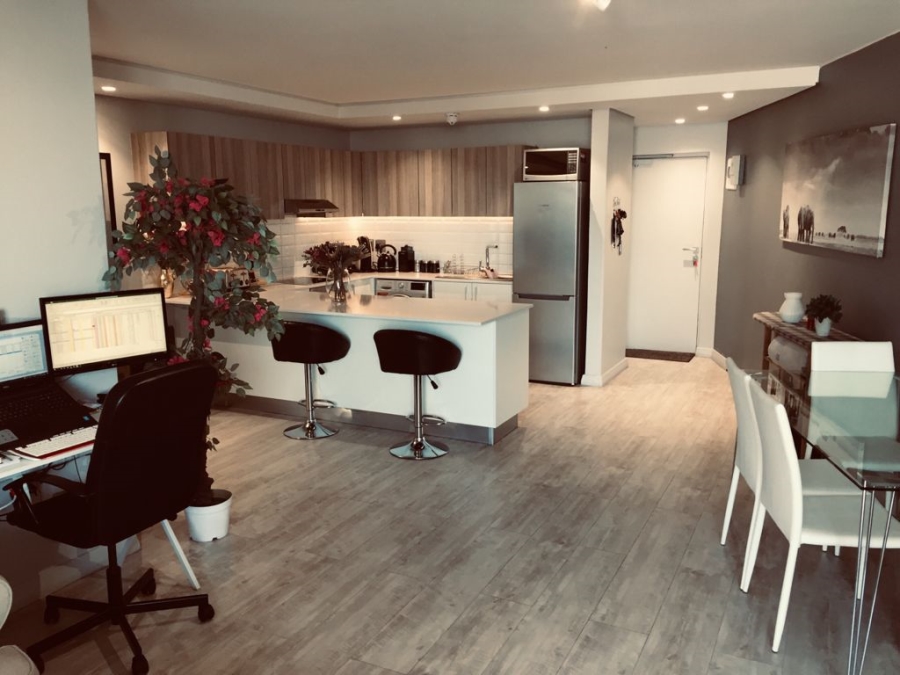 To Let 2 Bedroom Property for Rent in Green Point Western Cape